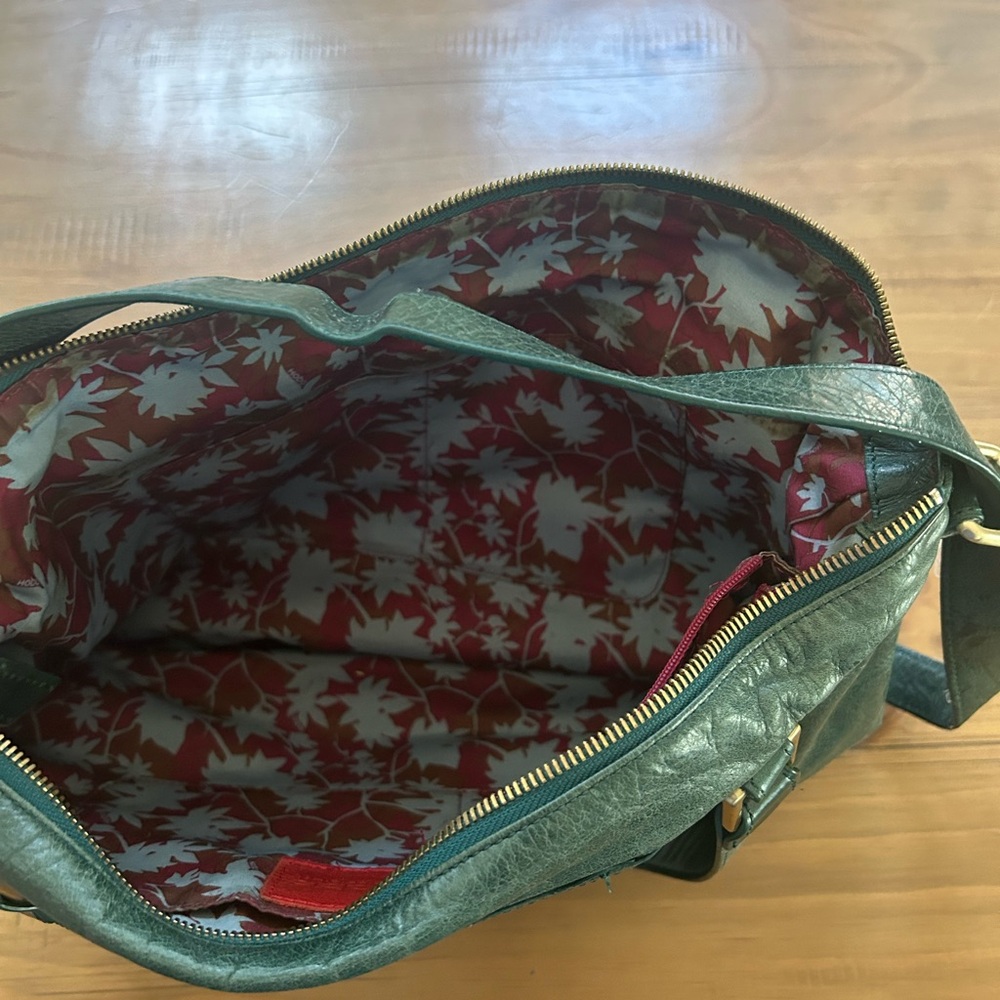 HOBO Dark Green Leather Shoulder Bag - Versatile Everyday Carry - Picture 5 of 6